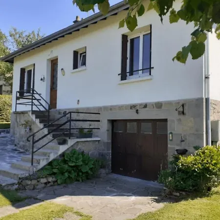 Nyaraló 6 Pers Jardin Clos Proche Et Cantal Lacapelle-Viescamp