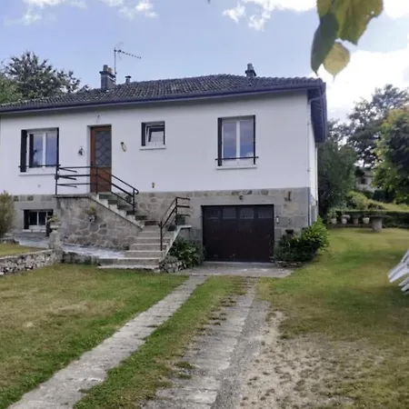 6 Pers Jardin Clos Proche Et Cantal Nyaraló Lacapelle-Viescamp