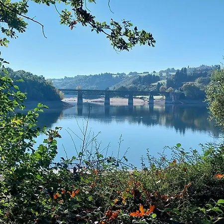 Nyaraló 6 Pers Jardin Clos Proche Et Cantal Lacapelle-Viescamp